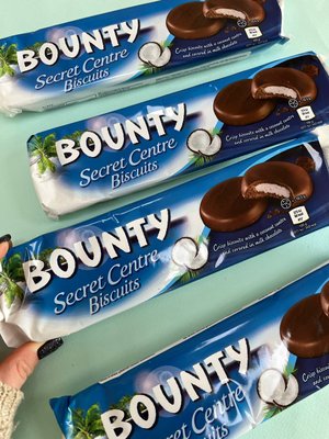 Печиво Bounty Secret Centre Biscuits 132 g. C-0010066 фото