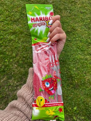 Мармеладні спагетті в кислій посипці зі смаком полуниці Haribo Cola 200 g. M-0010251 фото