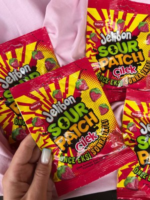 Кислые мармеладки в виде клубничек Sour Patch Strawberry M-0010252 фото