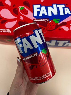 Газированный напиток Fanta USA клубника 355 мл. 0010057 фото