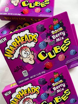 Мармеладні кубики кислі WARHEADS BERRY MIX Chewy Cubes 99 г M-0010256 фото